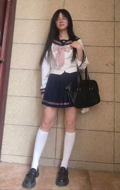 #童青青 浙江丽水小美女 童青青 被男朋友调教成极品母狗 露脸舔足口交 无毛嫩逼被玩具大屌狂攻 险些玩坏！☁️ 口令