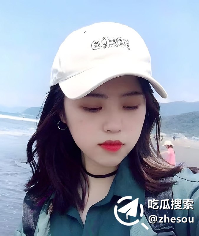 #少妇 大排档醉酒少妇晚归回家 黑鲍整夜被干到白浆直流 瘫软迷醉本能迎合鸡巴抽插醉酒少妇晚归被干在外面大排档喝多醉酒的少妇，回家很晚并且直接脱掉内衣裤在床上哼唧，这骚模样直接给男主看硬了，拿出剃过毛不久的鸡巴就插进黑鲍里，一直做到醉酒少妇醒酒