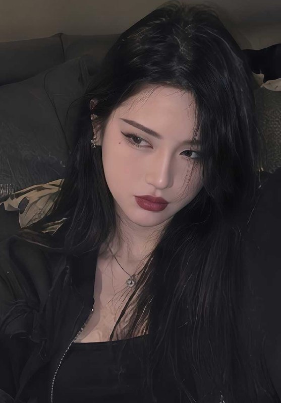 #刘莉雅  山东爆奶尤物 刘莉雅 情侣私拍泄密 穿红丝淫装被蹂躏狠操 跳蛋震穴爽到流尿☁️ 口令