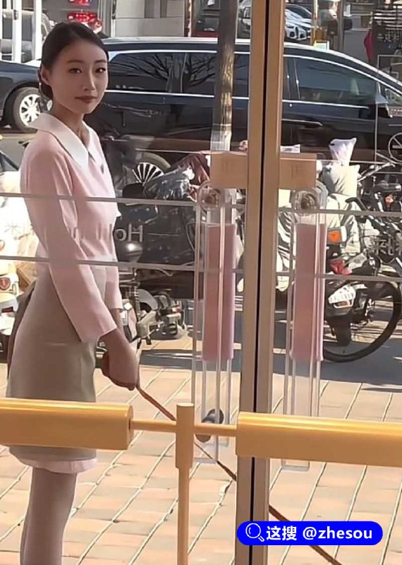 #刘娜 天津好利来店员 刘娜 扮自慰母狗任男友赏乐 穿工服后入索精 花样层出不穷☁️ 口令