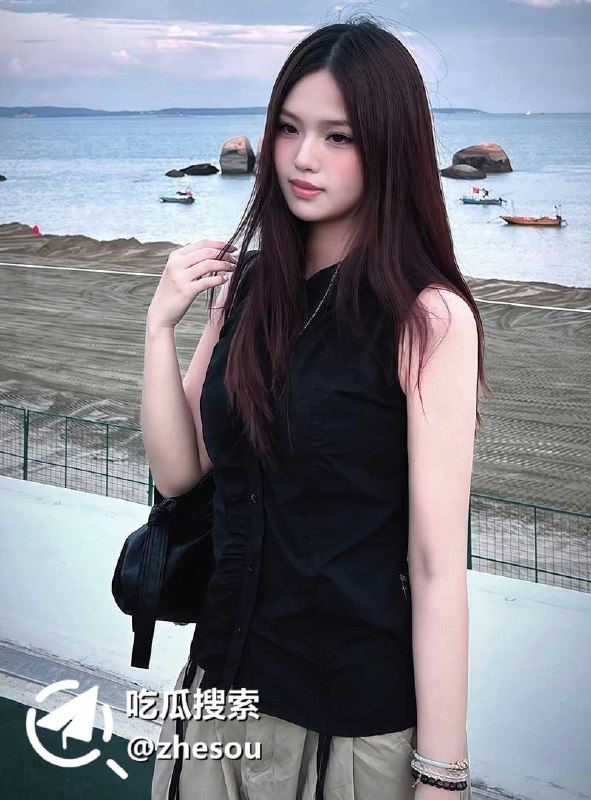 #悦琪 美女留学生 悦琪 性爱自拍 人美够贱穿的还骚 栓着狗链挨操 屁股奶子超诱人 爱吃鸡巴的女孩运气都不会太差，来一起欣赏一下母狗吃鸡巴的瘙样  